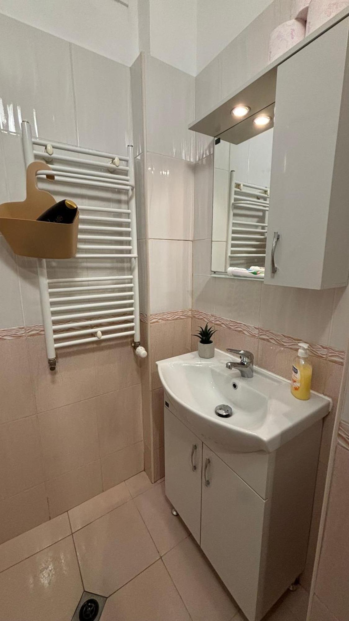 Quiet 2 Bedrooms Downtown Apart Σόφια Εξωτερικό φωτογραφία