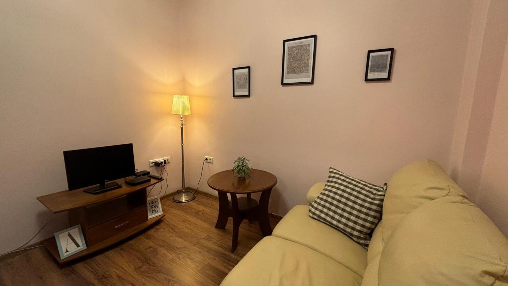 Quiet 2 Bedrooms Downtown Apart Σόφια Εξωτερικό φωτογραφία