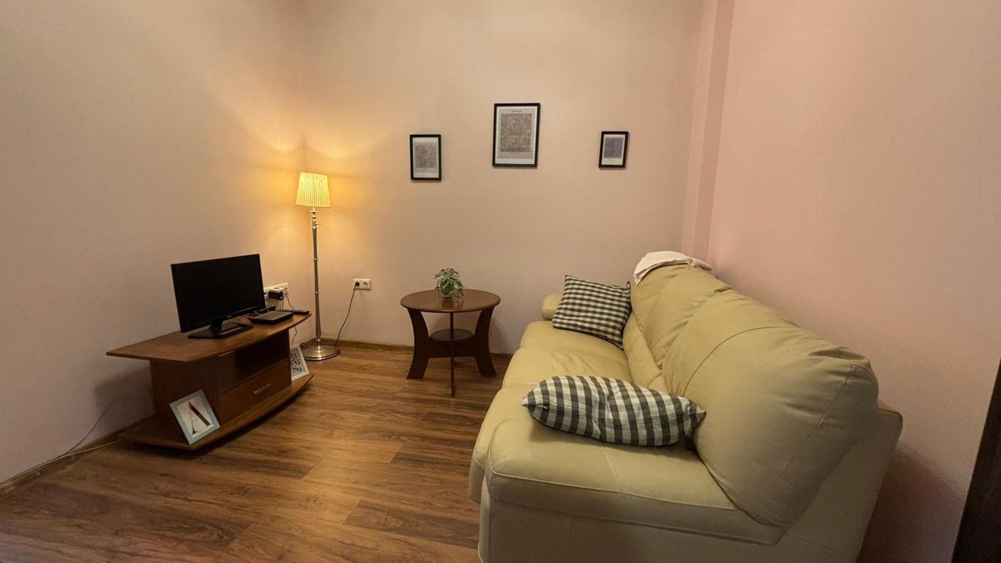 Quiet 2 Bedrooms Downtown Apart Σόφια Εξωτερικό φωτογραφία