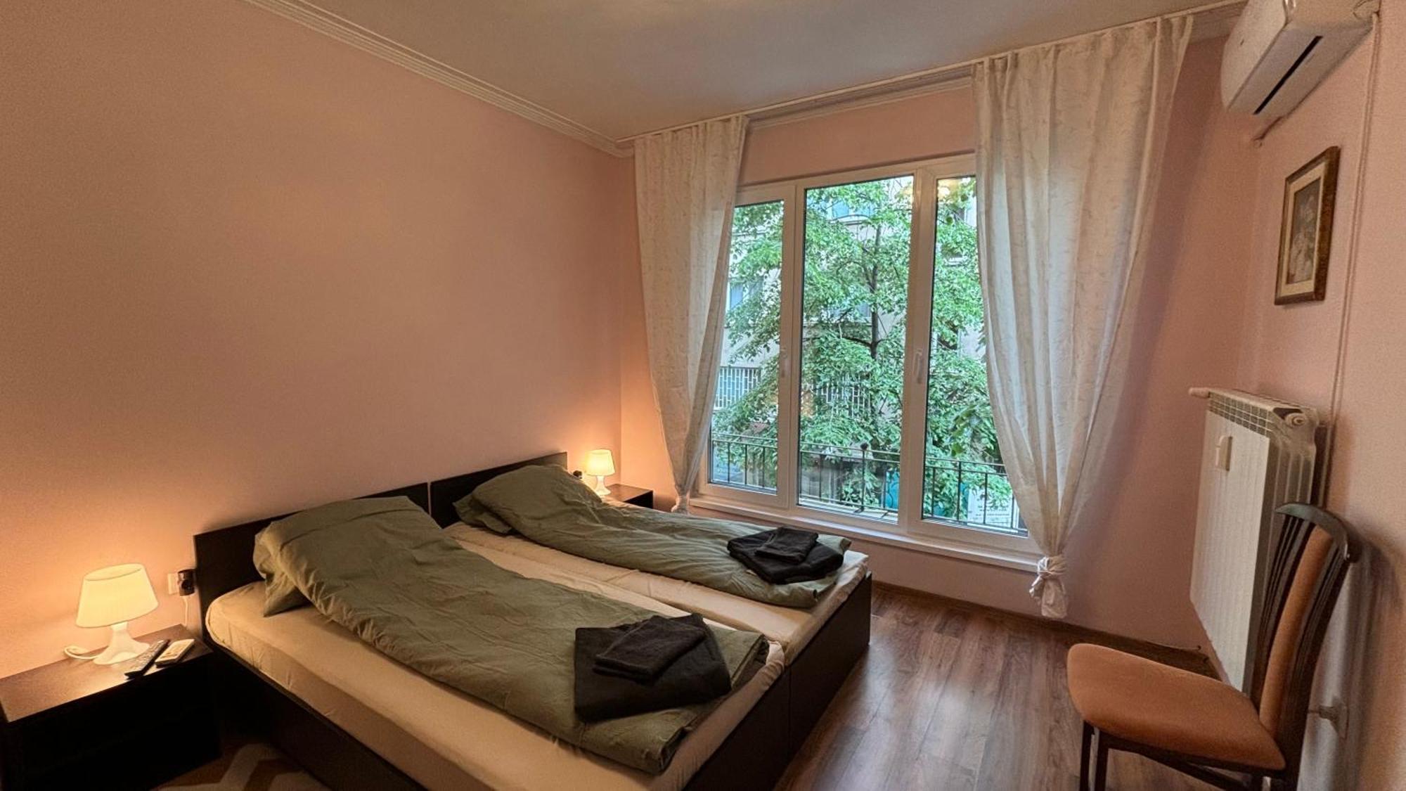 Quiet 2 Bedrooms Downtown Apart Σόφια Εξωτερικό φωτογραφία