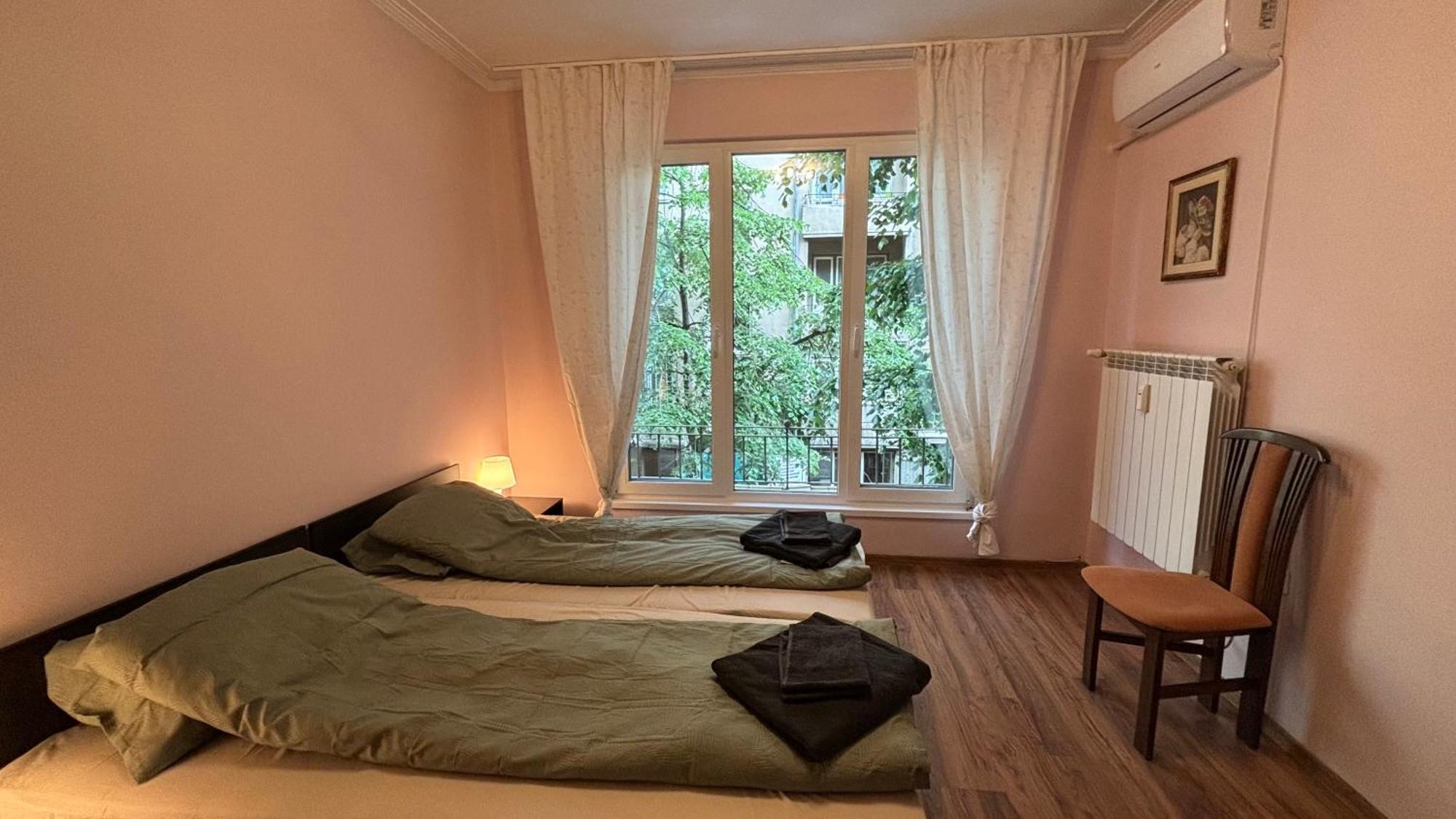 Quiet 2 Bedrooms Downtown Apart Σόφια Εξωτερικό φωτογραφία